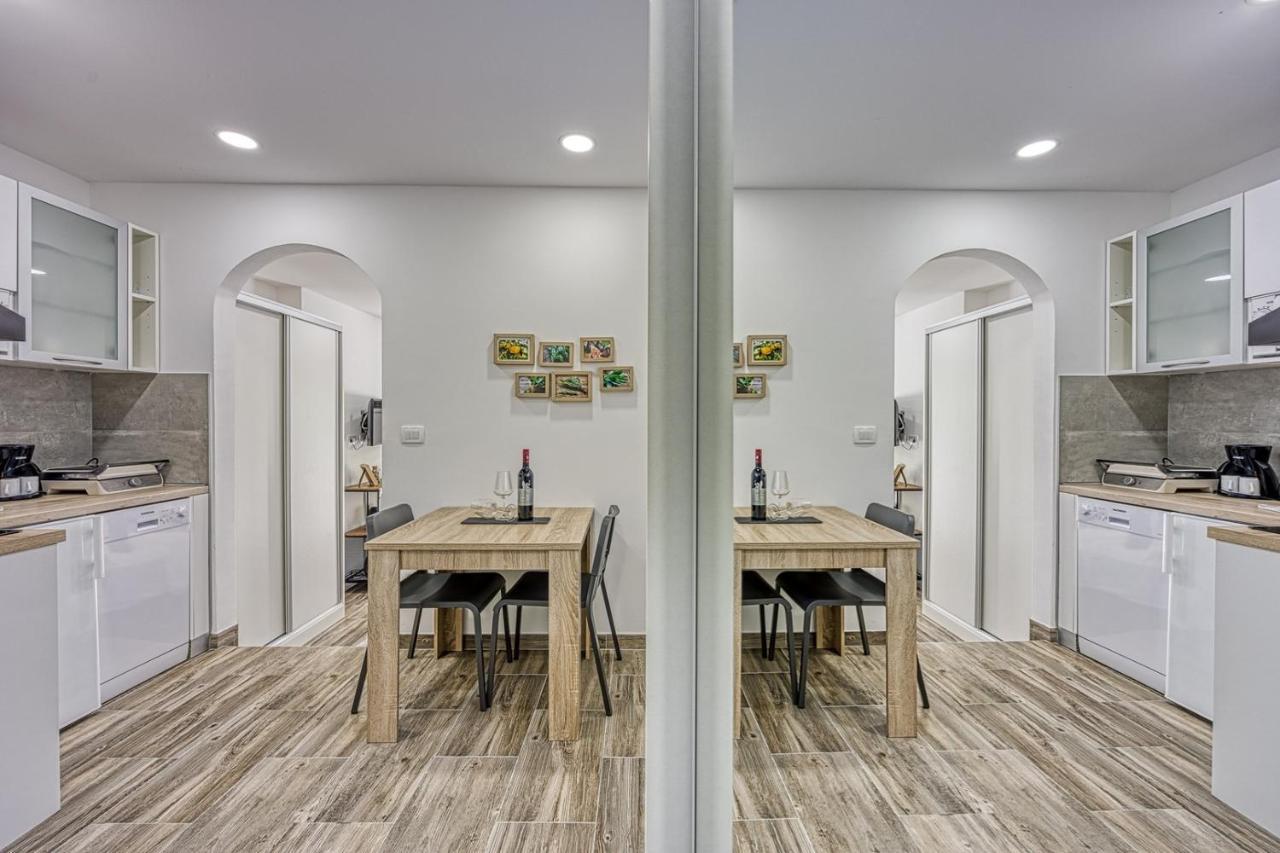 Apartments Claudio โปเรช ภายนอก รูปภาพ