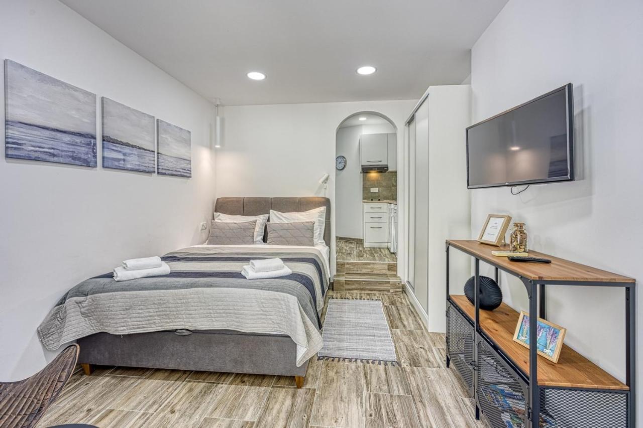 Apartments Claudio โปเรช ภายนอก รูปภาพ