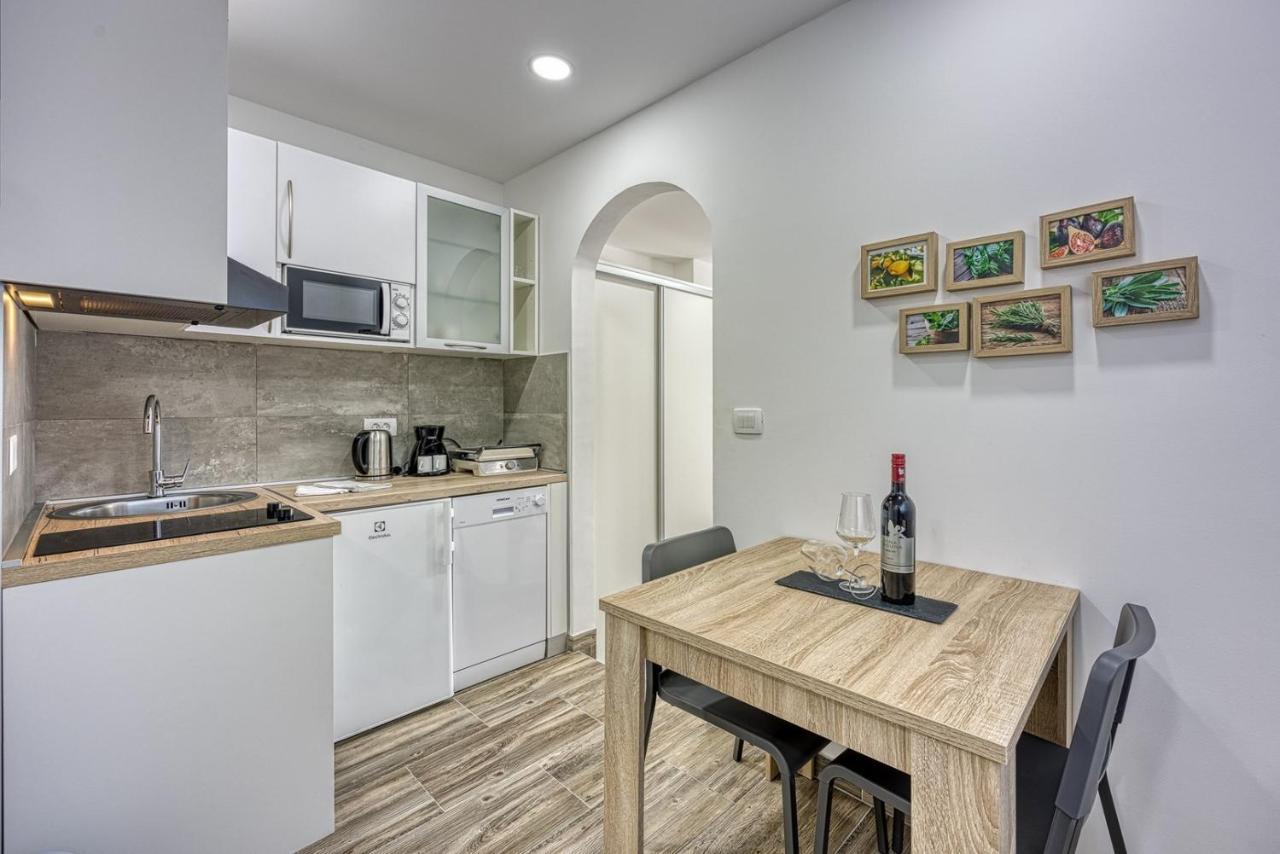 Apartments Claudio โปเรช ภายนอก รูปภาพ