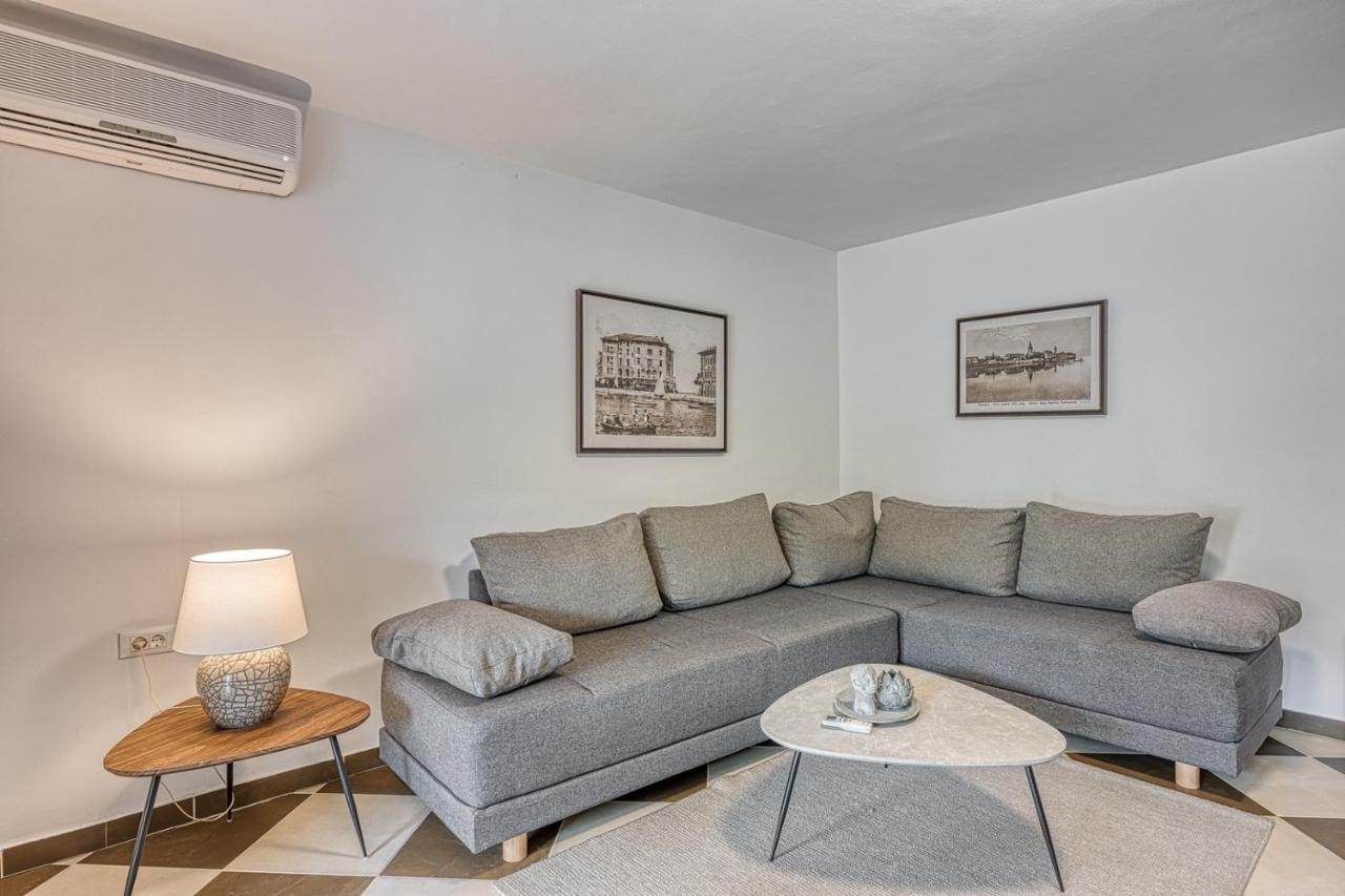 Apartments Claudio โปเรช ภายนอก รูปภาพ